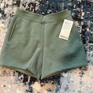 NWT Lululemon Heavyweight Fleece Sweatshort 5"